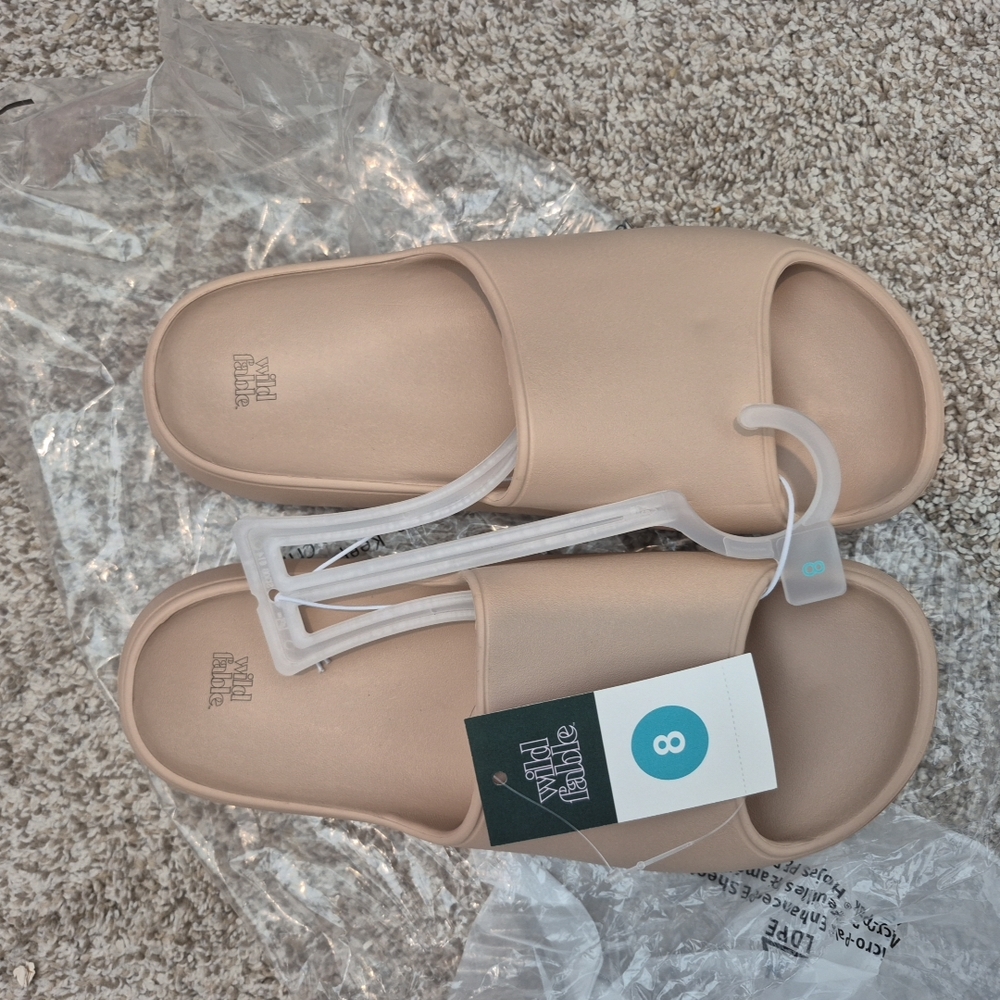 Wild Fable Tan Slide Sandals